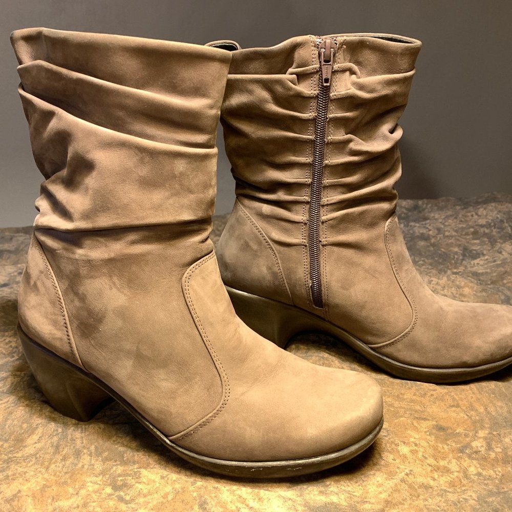 Naot above-ankle gathered suede boots